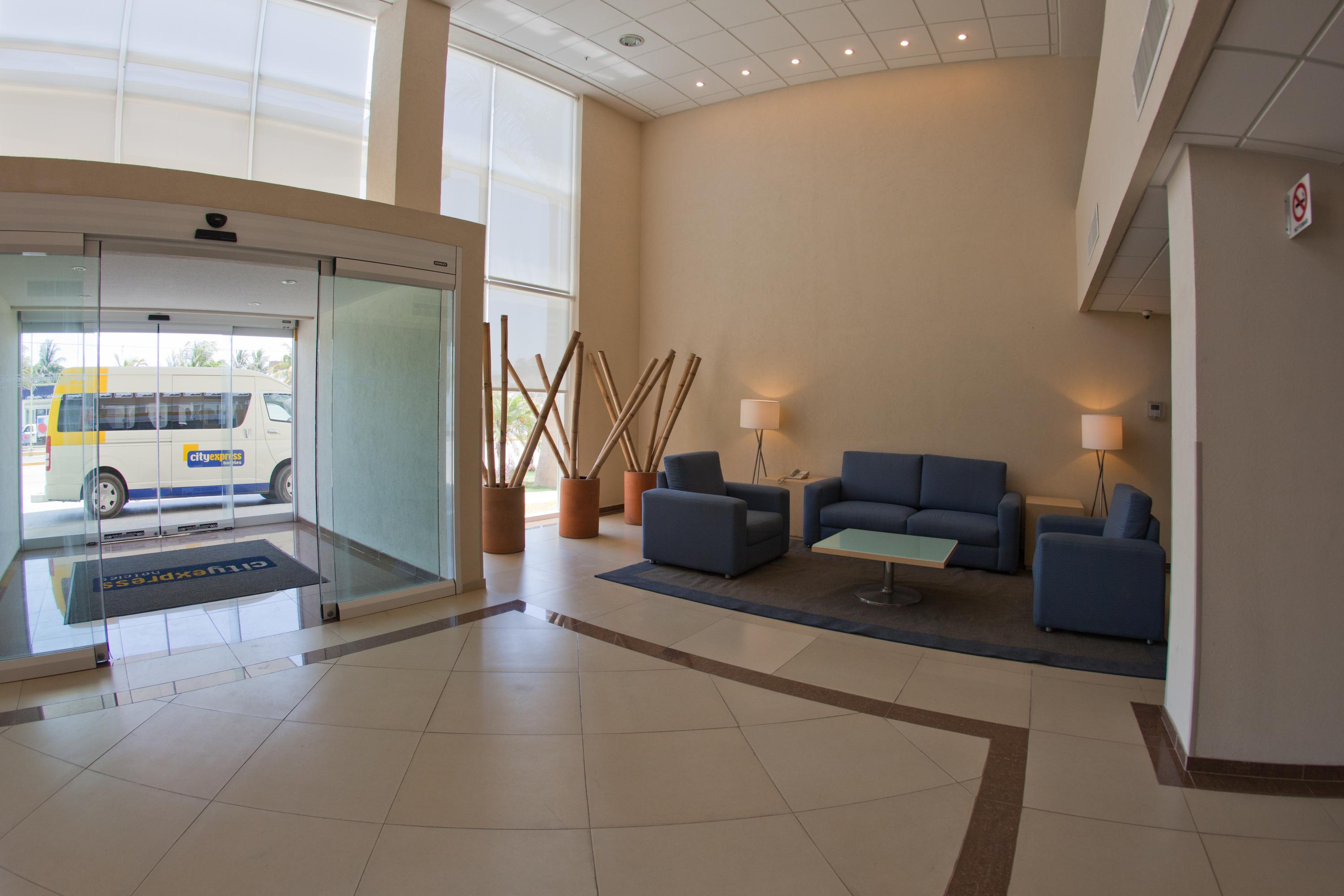 City Express By Marriott Ciudad Del Carmen Extérieur photo