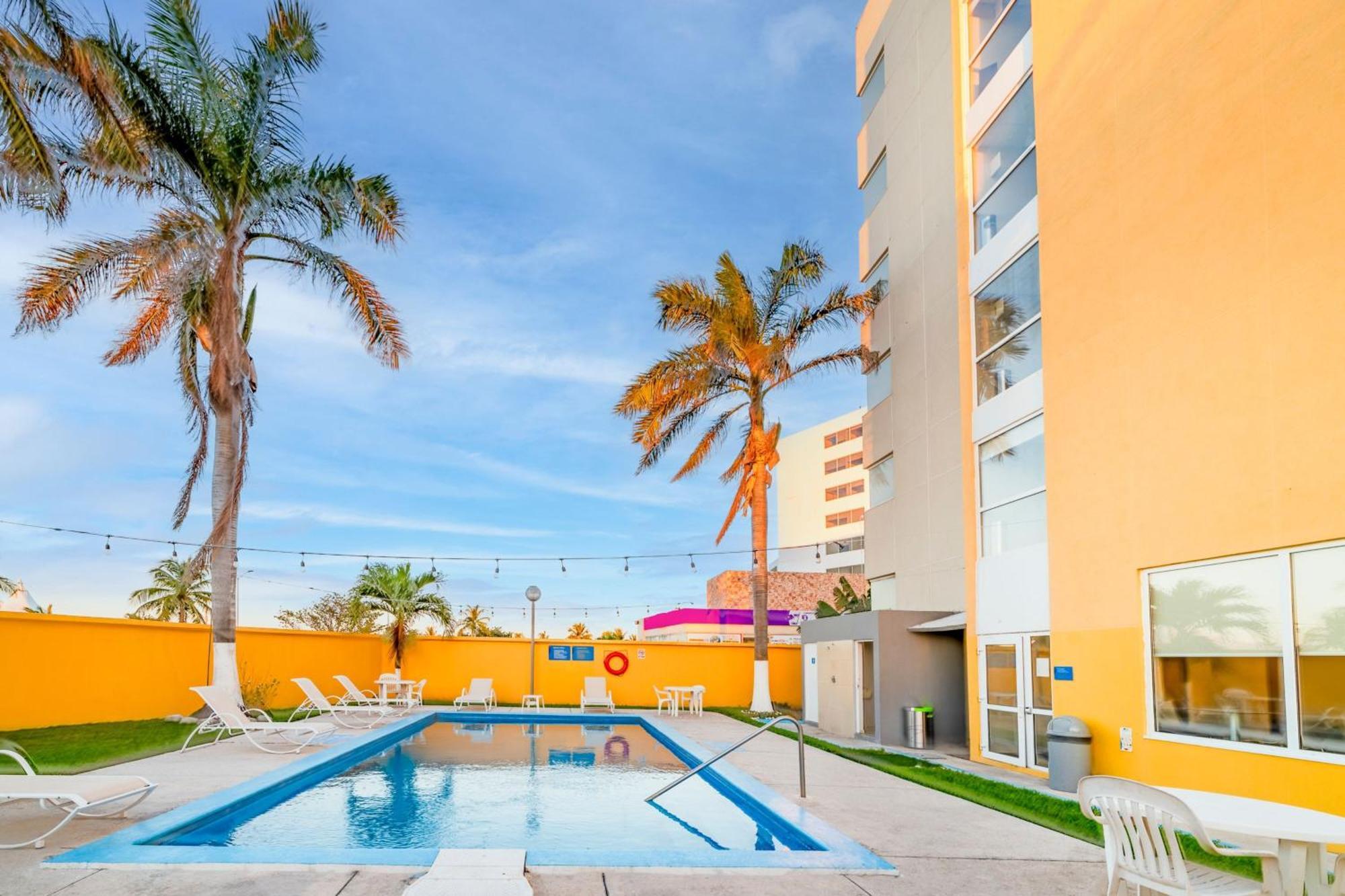 City Express By Marriott Ciudad Del Carmen Extérieur photo