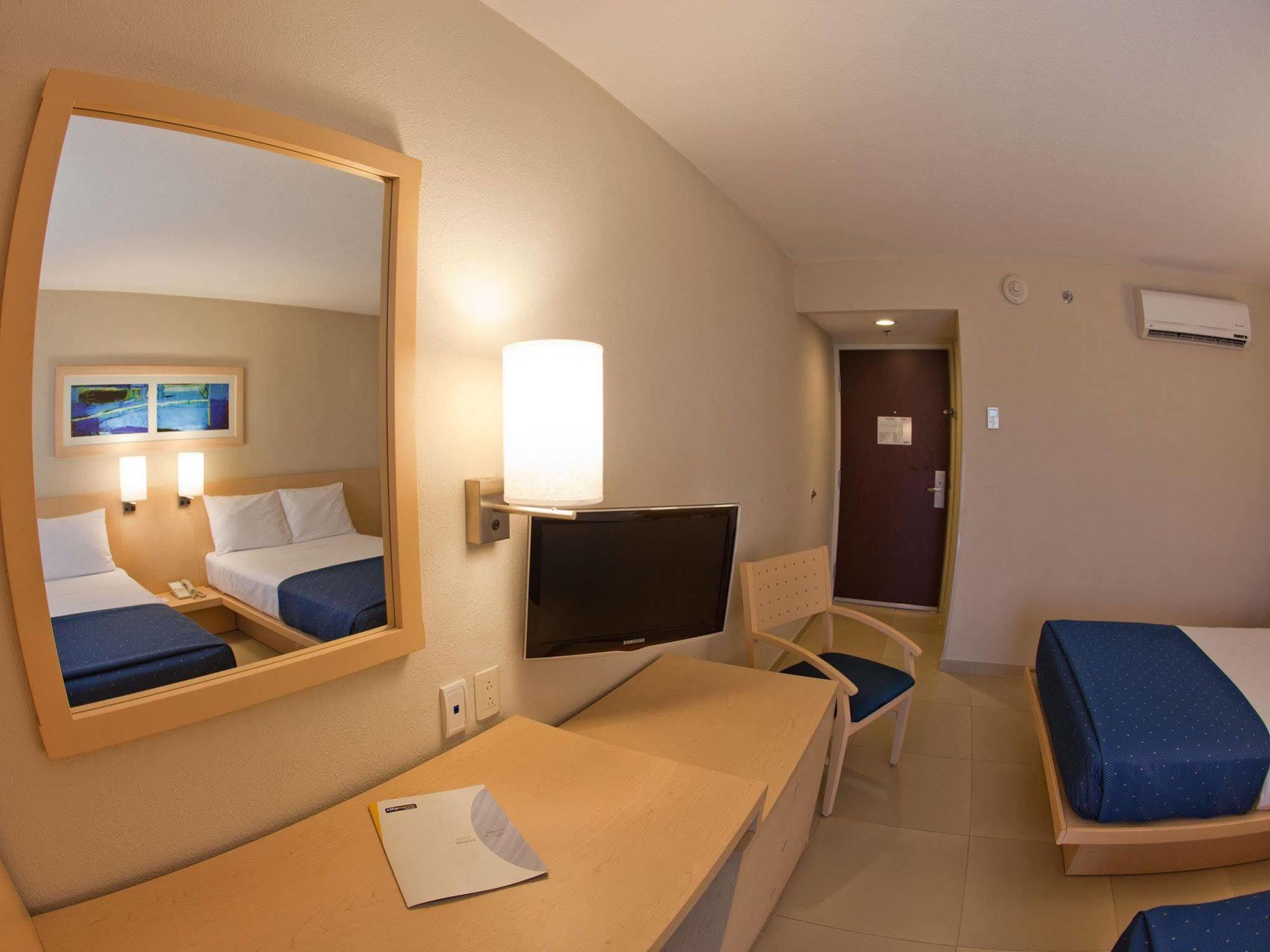 City Express By Marriott Ciudad Del Carmen Extérieur photo